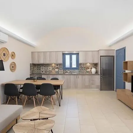 호텔 Beautiful Santorini - 3 Bedroom - Private Jacuzzi And Charismatic Interior - Vothonas 4*